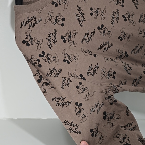 {Disney} Mickey Mouse Long Sleeve Disney Artist Series T-Shirt For Adults - Picture 6 of 10